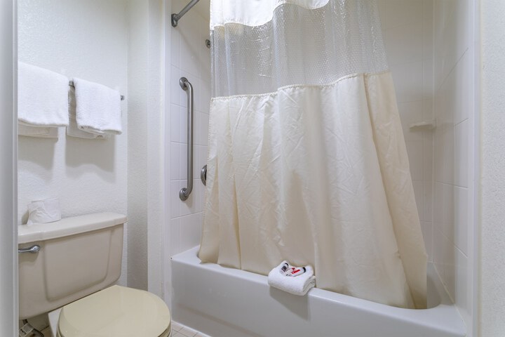 Room 32 of 42