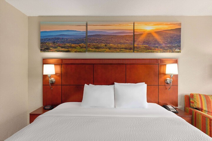 Days Inn by Wyndham Knoxville East