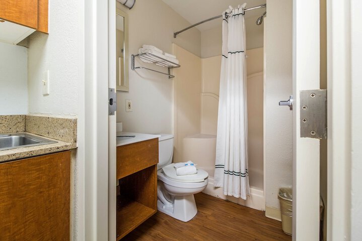 Room 17 of 24