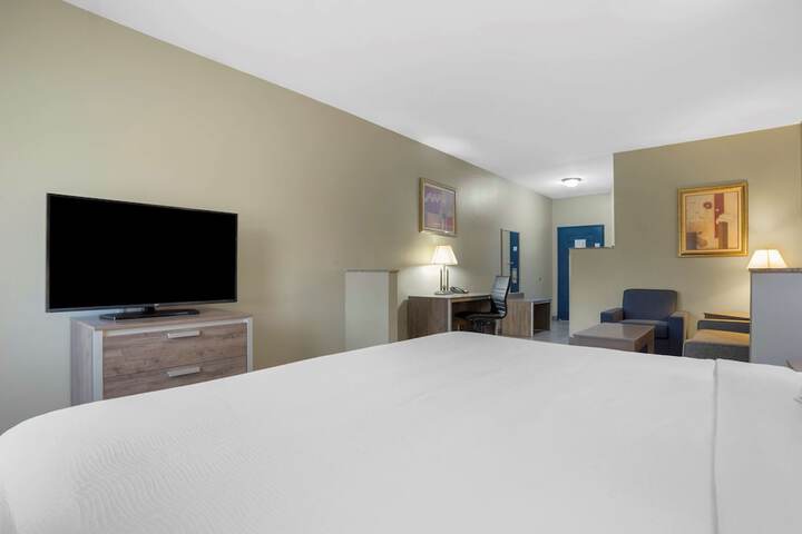 Room 18 of 25
