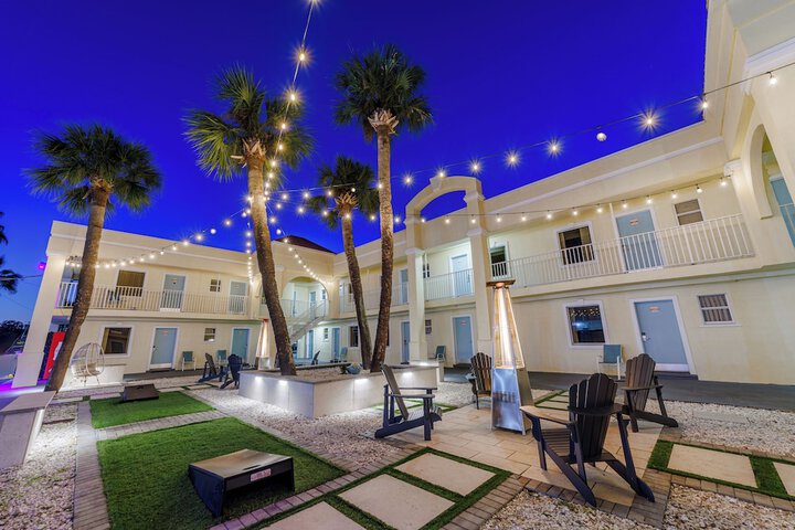 Hotel Exterior 28 of 32