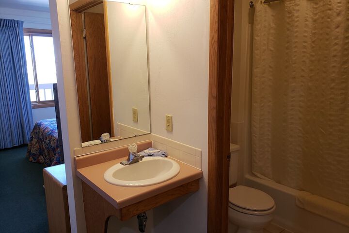 Room 71 of 102