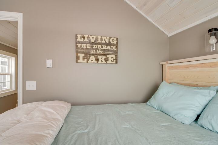 Pet-friendly Cabin w / Lake Access & Patio in Dent