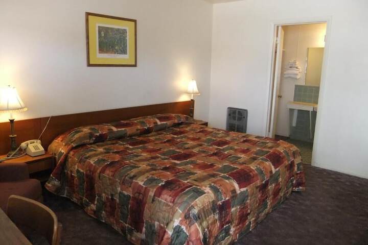 Room 9 of 27