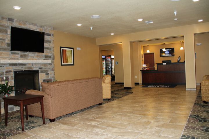 Cobblestone Hotel & Suites – Devils Lake
