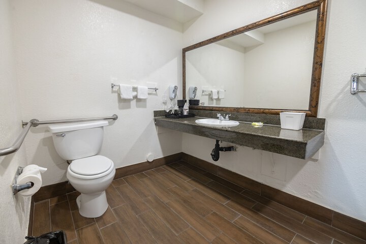 Room 15 of 33
