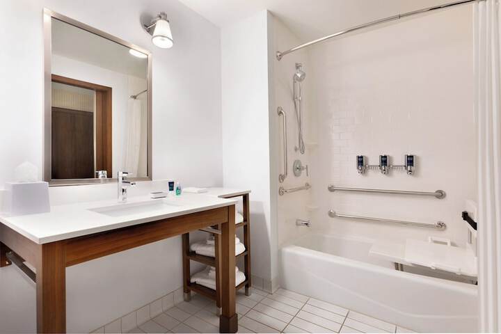Four Points by Sheraton Fargo Medical Center