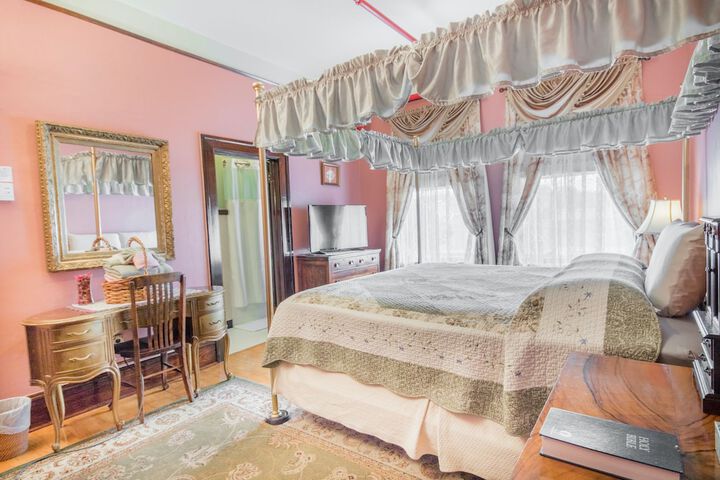 Room 47 of 77
