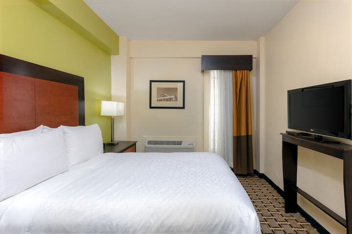 Room 42 of 75