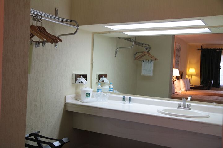 Room 25 of 58