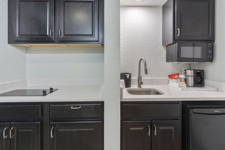 Cherry Tree Inn & Suites