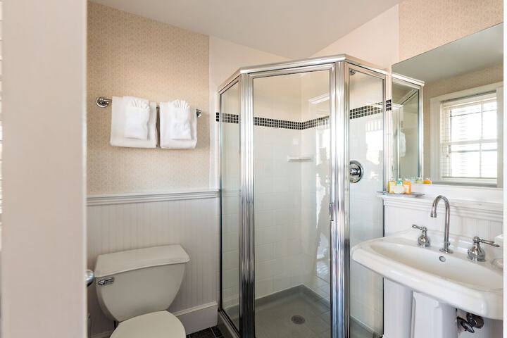 Brass Key Guesthouse - Adults Only