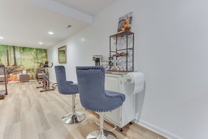 Cozy Inwood Apartment: History Hiking & Wine!