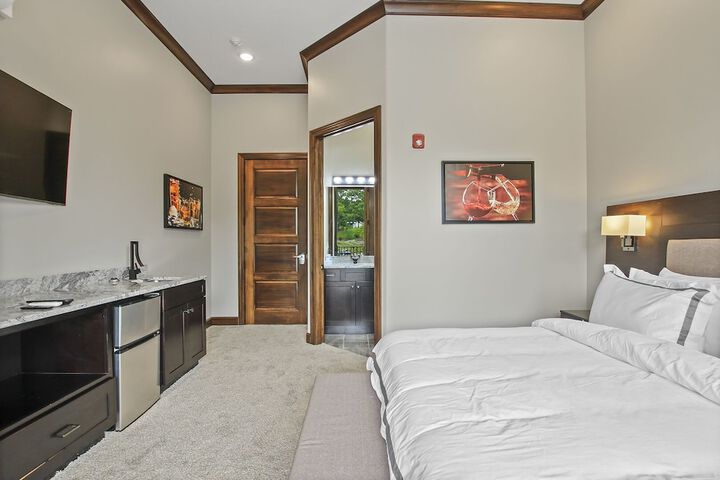 Room 81 of 148