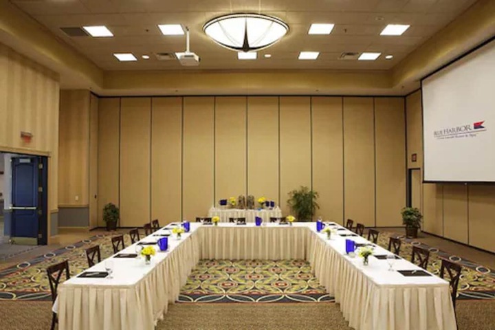 Business Center 69 of 75