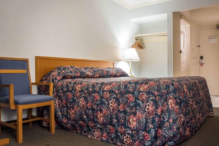 Room 11 of 19