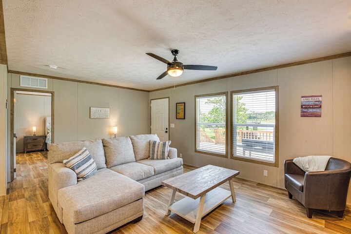 Cedar Creek Reservoir Home w / Private Boat Ramp!
