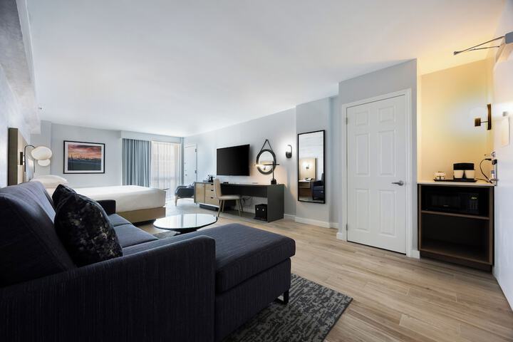 DoubleTree by Hilton New York JFK Airport