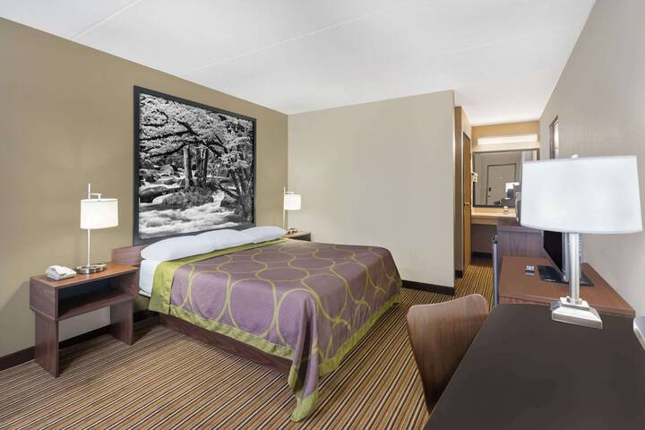 Room 4 of 13