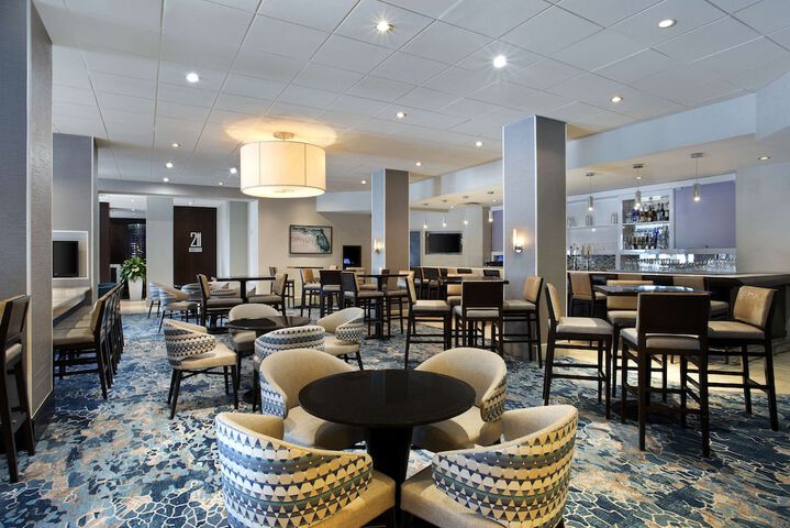 Lounge 115 of 121