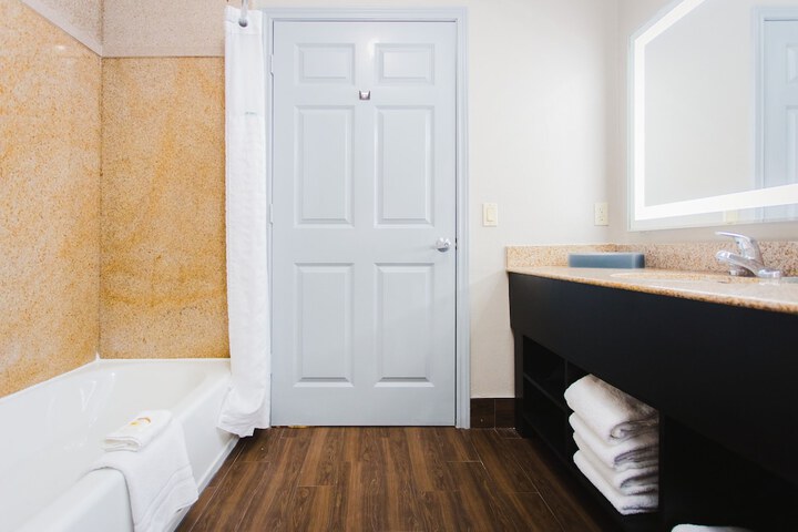 Room 12 of 32