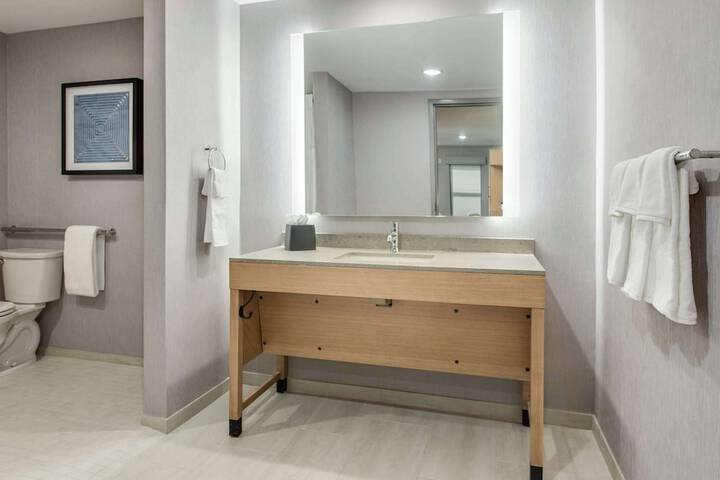 Room 16 of 39