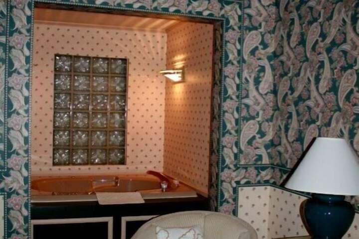 Room 8 of 42