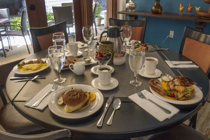 Dining 76 of 121