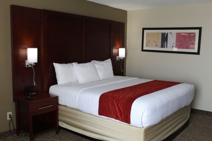 Room 32 of 50