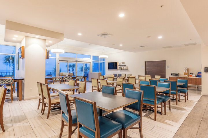 Holiday Inn Express & Suites Panama City Beach - Beachfront by IHG