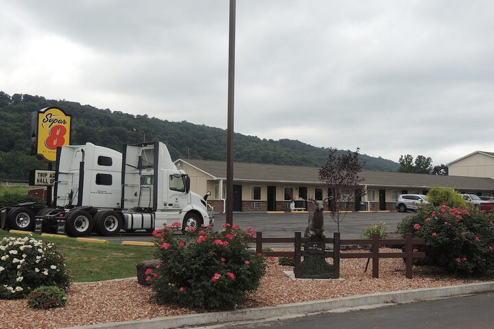 Super 8 by Wyndham Mifflinville Near Bloomsburg