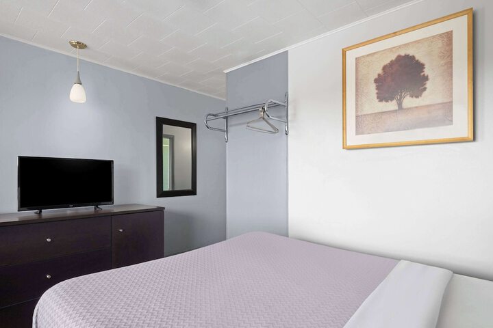Room 25 of 25