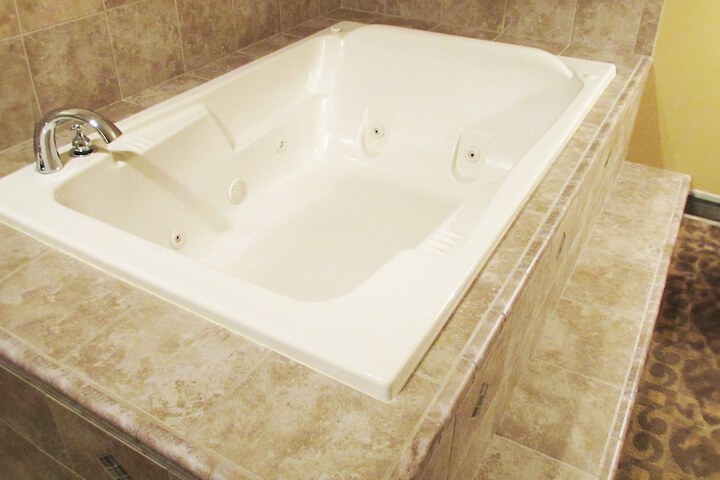 Hot Tub 83 of 92