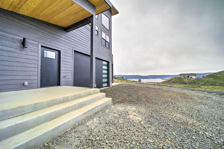 Modern Davenport Home w / Water View & Grill!