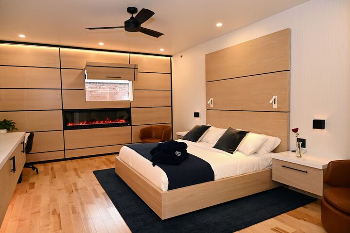 Room 5 of 110