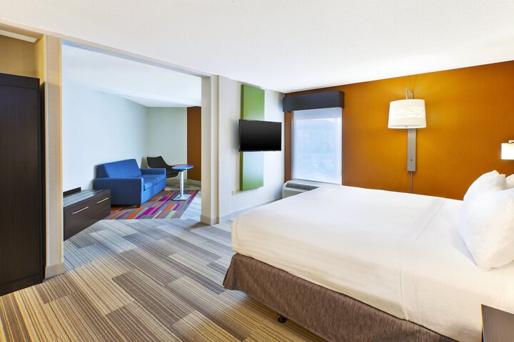 Room 16 of 36