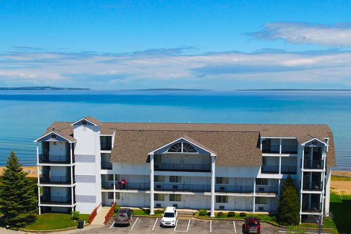 Quality Inn & Suites Mackinaw City Beachfront