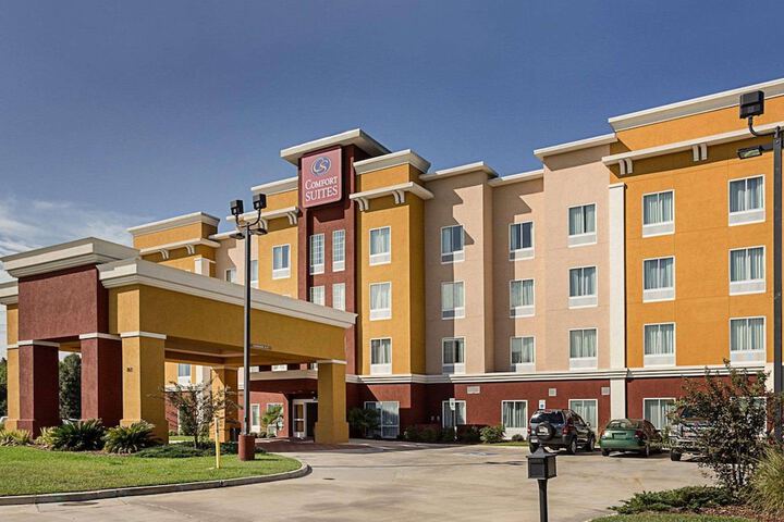 Comfort Suites near Tanger Outlet Mall