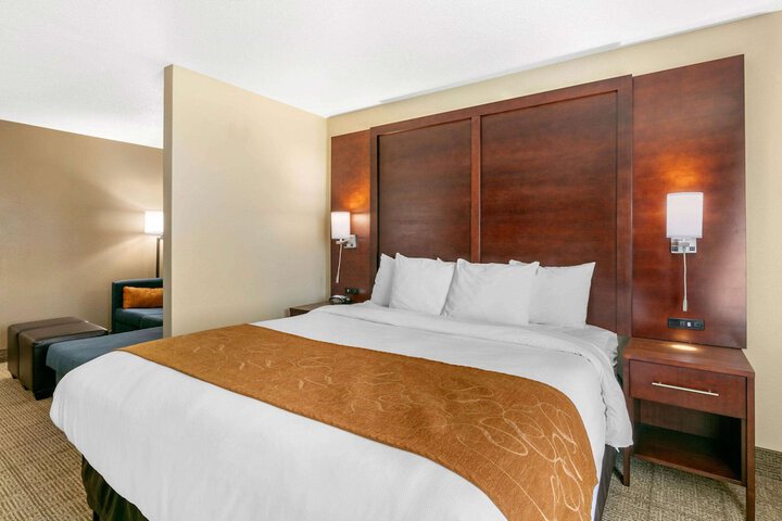 Comfort Suites Hopkinsville near Fort Campbell