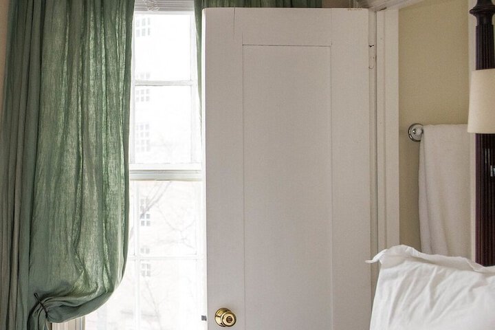 Room 121 of 238