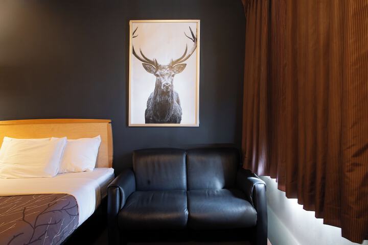EasyStay Inn & Suites Fernie