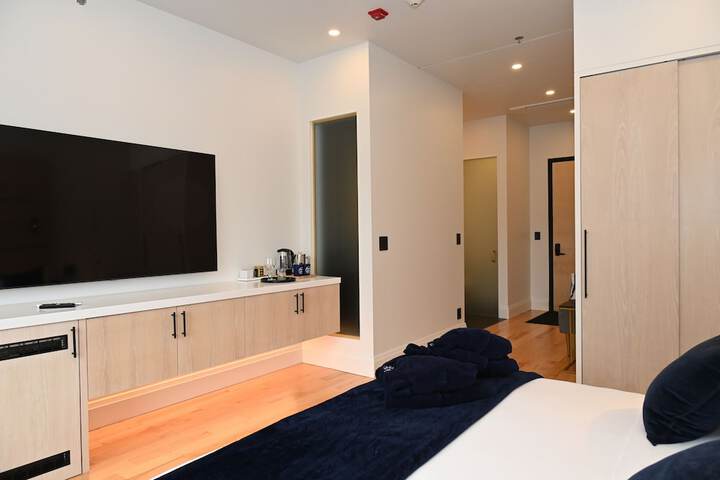 Room 53 of 110