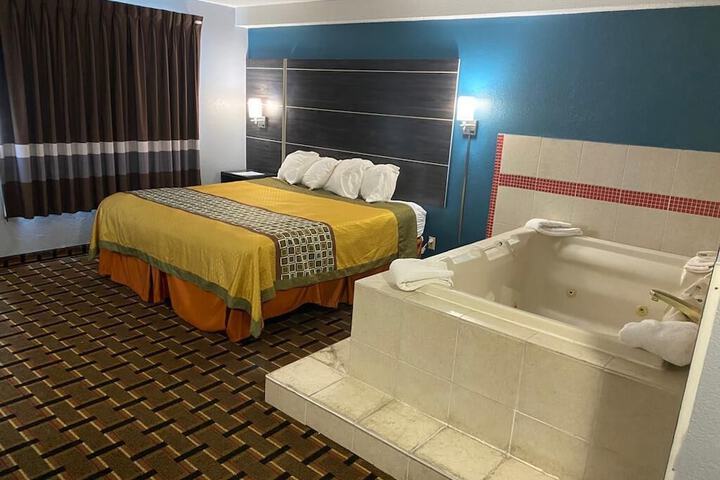 Room 10 of 29