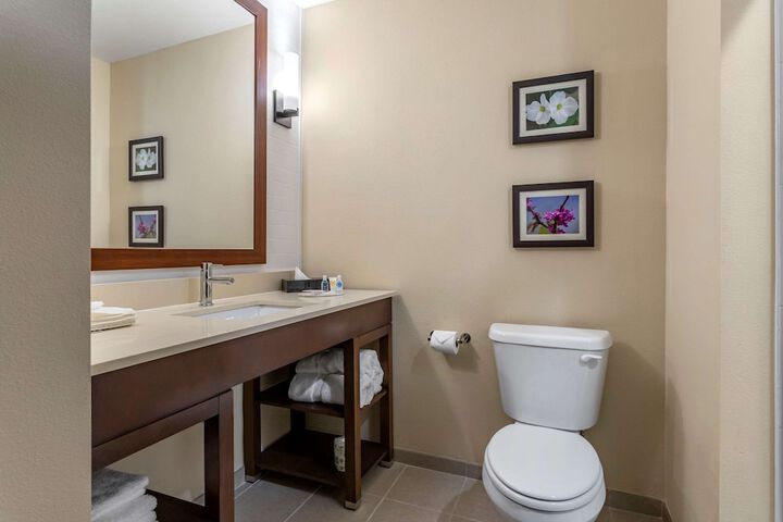 Room 8 of 28