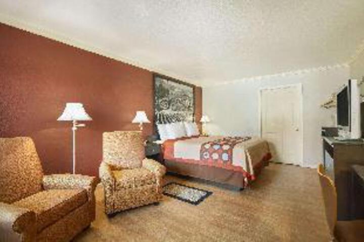 Suite 18 of 26