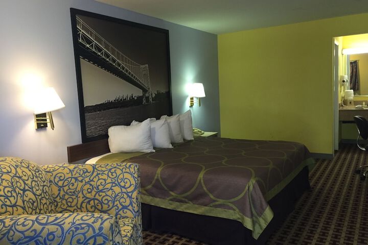 Room 28 of 33