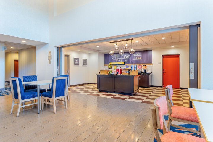 Hampton Inn & Suites Parkersburg Downtown