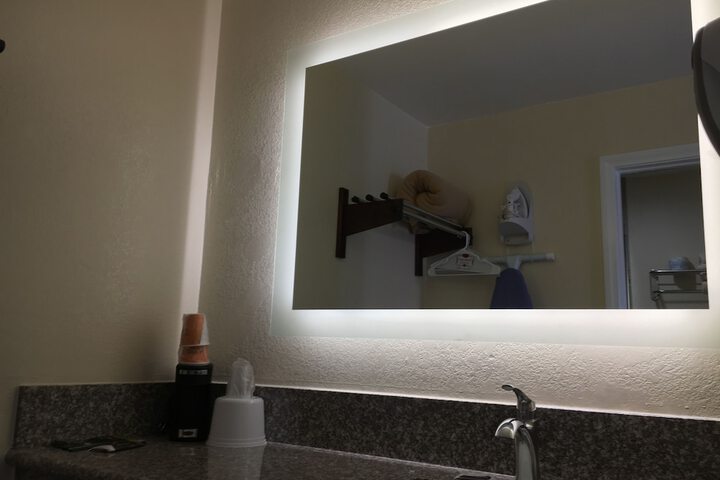 Room 6 of 12