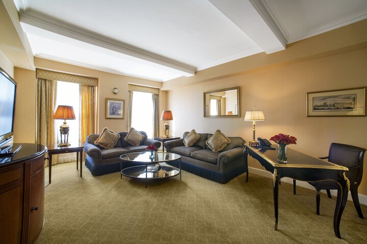 Hotel Plaza Athenee