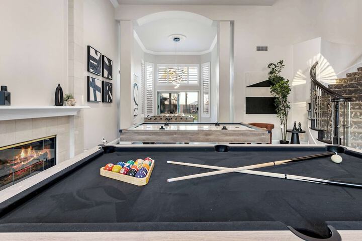 Luxury Pool Home w Theater Games & Mountain View